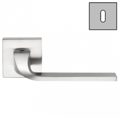 Дверная ручка Colombo Design ISY BL11R хром матовый в комплекте с накладками под ключ для межкомнатных дверей